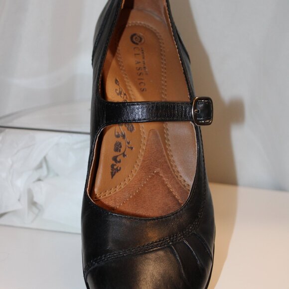 Earth Spirit Black Heels - Picture 2 of 7